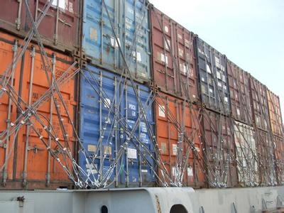 22层楼高的海运集装箱船风浪中屹立不倒是什么原因？？？？？？？？